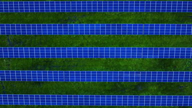 前视图蓝色的<strong>太阳能</strong>面板公园可再生能源来源可持续发展的能源